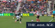 Reinildo sent off after lashing out