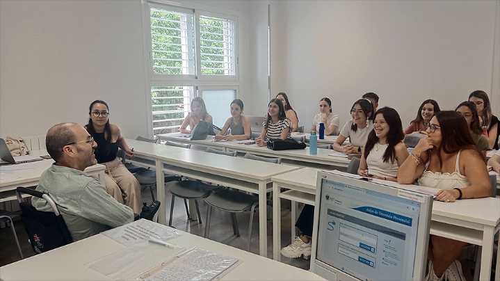 Un enfermo de ELA de Granada recoge 58.000 firmas para que 50 pacientes no pierdan su asistente personal