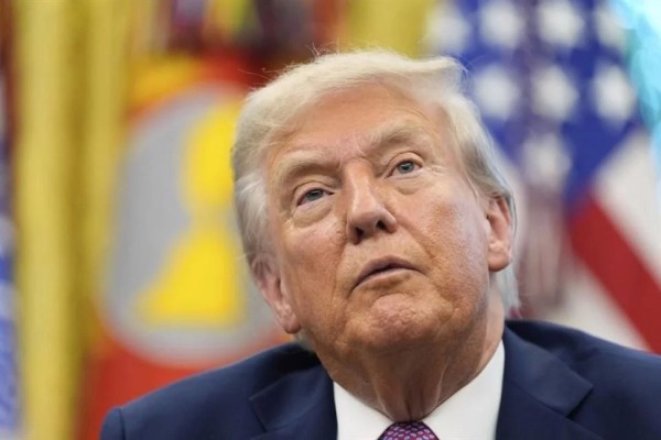 En caso de riesgo, derribaremos aviones de Venezuela: Trump
