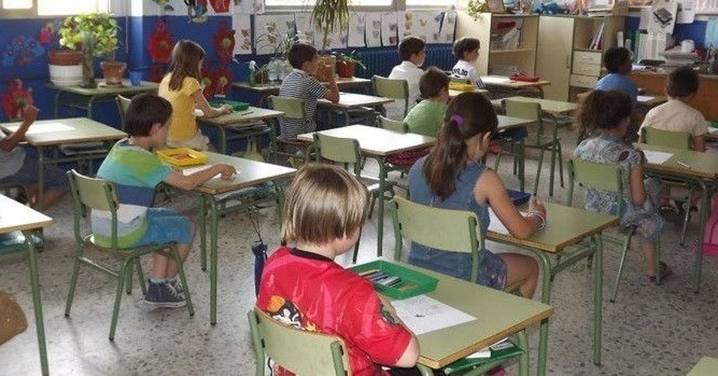 Menos horas lectivas para el profesorado y menos alumnos por aula, así es la nueva ley anunciada por Sánchez