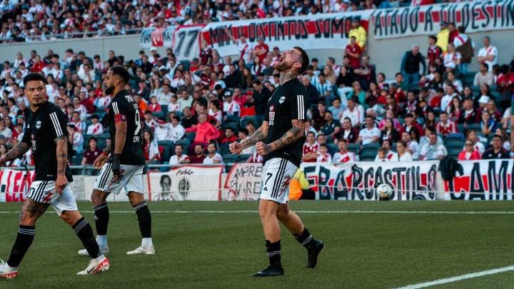 Deportivo Riestra venció a River en el Monumental y se afianzó como líder de la Zona B