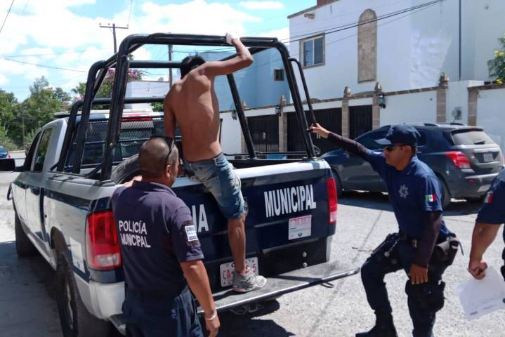 Joven recibe machetazo al ser sorprendido robando en negocio de Parras de la Fuente