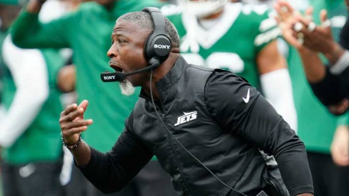  Aaron Glenn makes definitive statement on Justin Fields