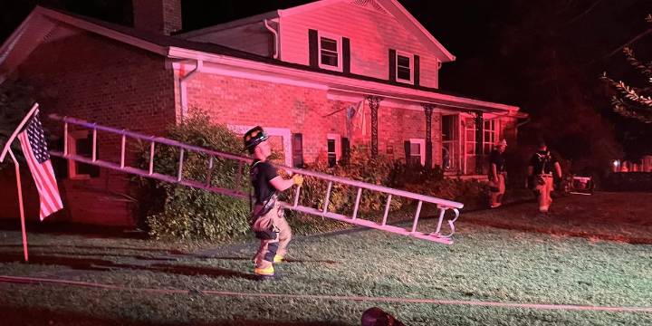 Family, cat escape house fire in Murfreesboro