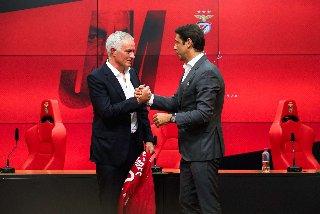 Benfica anuncia a José Mourinho como nuevo entrenador