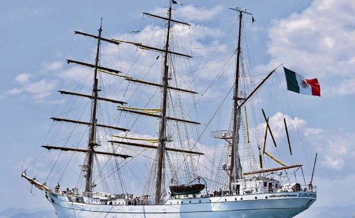 Buque Escuela Cuauhtémoc reanuda sus operaciones tras choque en puente de Brooklyn
