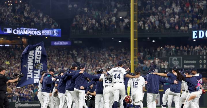 Predicting the playoffs