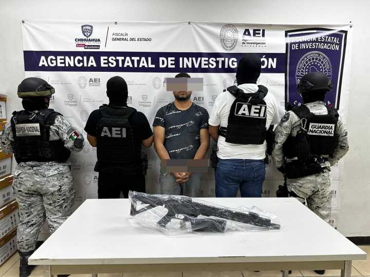 Detiene COE en flagrancia a hombre con fus1l en Juárez