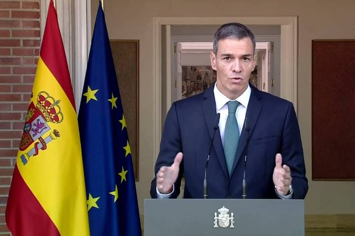 Sánchez anuncia un decreto para legalizar el embargo total de armas a Israel y habla por primera vez de “genocidio” de los palestinos