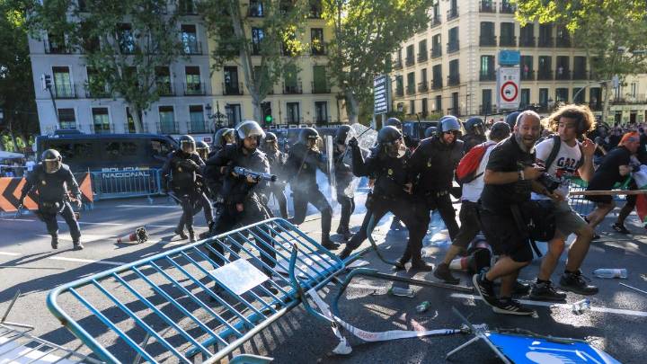 El Gobierno de Ayuso pide la dimisión del Delegado del Gobierno en Madrid por la gestión de la seguridad en la Vuelta
