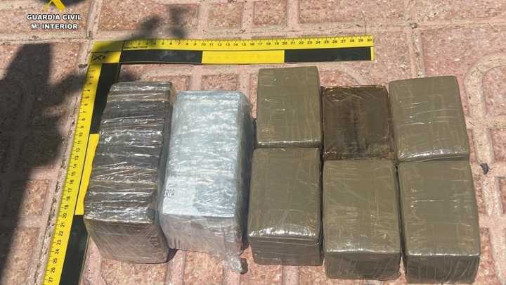 Hallan en "estado deplorable" a una bebé en Orihuela: su abuela utilizaba su carrito para el tráfico de drogas
