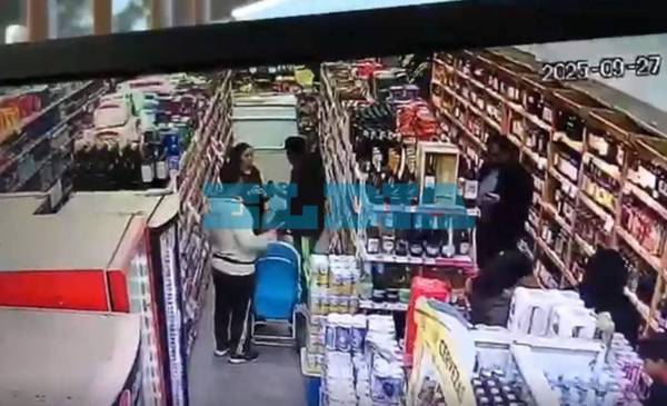 Se metieron a robar en un supermercado de La Plata, escondieron la mercadería en un cochecito de bebé y los atrapó la policía