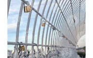 Convierten puente peatonal en espacio de agradecimiento