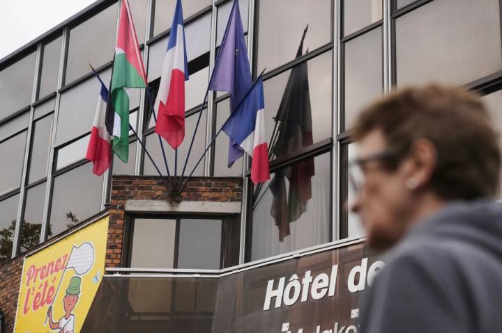 French mayors fly Palestinian flags despite government orders ahead of UN assembly