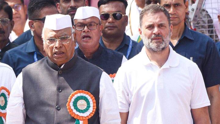 Rahul Gandhi lands in Patna ahead of CWC meeting today