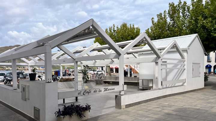 Cierra una decena de locales de restauración de Port de la Selva tras el suicidio de su propietario