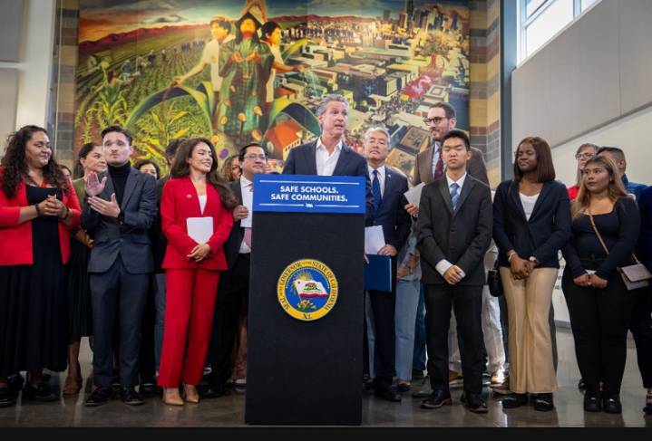 Governor Newsom Signs Nation’s First Law Requiring ICE Agents to Show Badges, Give Names