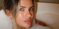 Piscina, burbujas y una mirada cómplice: los días de La China Suárez tras su llegada a Turquía