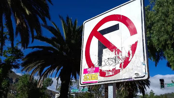 Señales dañadas y ausentes aumentan riesgos viales en Pachuca