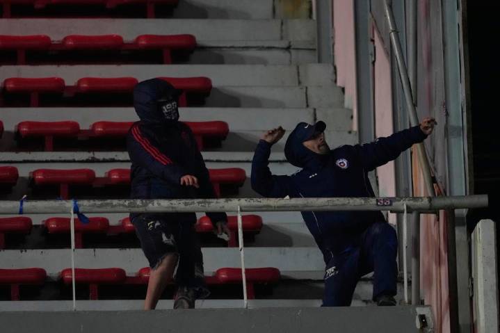 Buenos Aires prohibe ingreso a sus estadios de hinchas U de Chile por desmanes en Copa Sudamericana