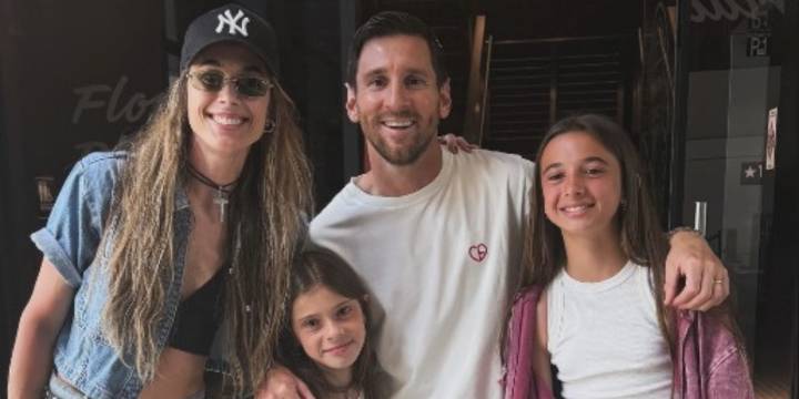 De vacaciones a la emoción: Chechu Bonelli y sus hijas vivieron un encuentro único con Lionel Messi y Rodrigo De Paul