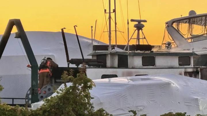 Boat fire doused quickly