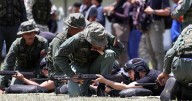 Maduro ordena a la FANB que enseñe “manejo de armas” a “alistados y vecinos”