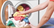 Los mejores tips para evitar que la ropa salga con residuos de jabón