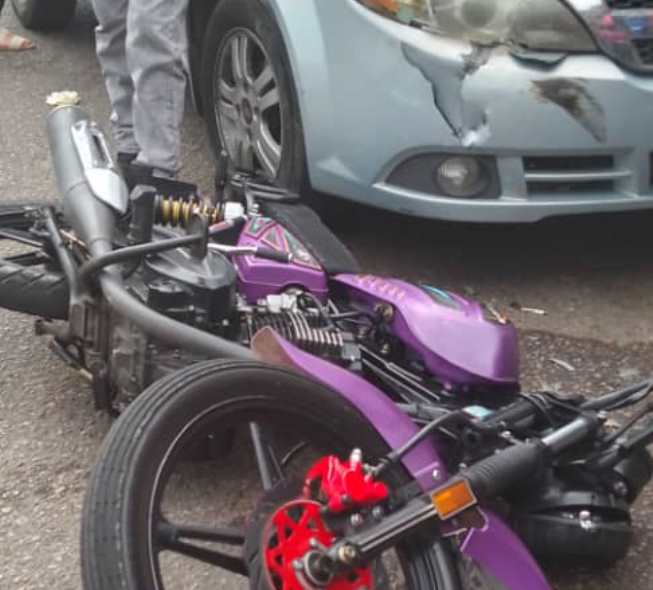 Choque entre moto y carro deja a una mujer herida en Tucupita