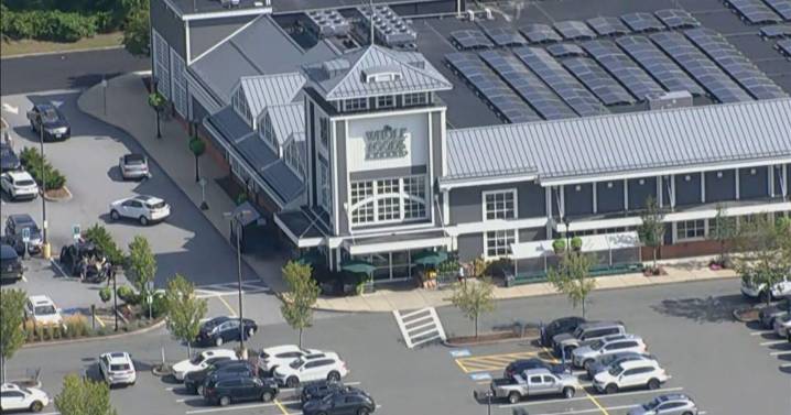 Good Samaritan climbs through sunroof to pull crying child from hot car in Hingham, Massachusetts