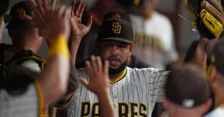O'Hearn's grand slam, Vásquez's 7 shutdown innings help the Padres beat the Brewers 7