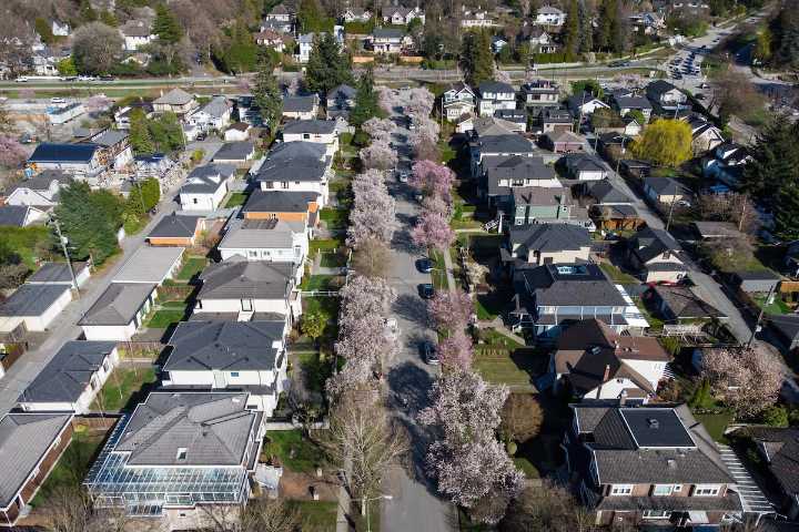 Falling interest rates expected to break ‘psychological’ barrier for mortgage holders, experts say