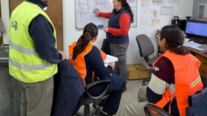 Estudiantes de la Escuela Agraria Nº14 realizan prácticas profesionalizantes en AgroZAL