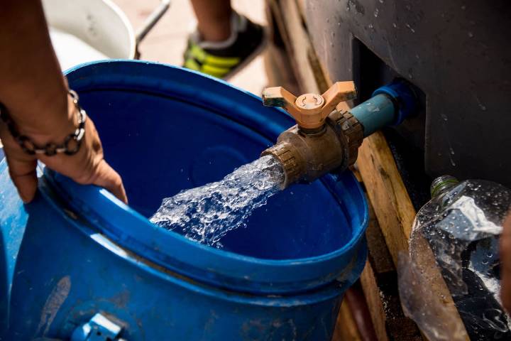 Hoy comienza el megacorte de agua en 6 comunas de Santiago: conoce los puntos de abastecimiento