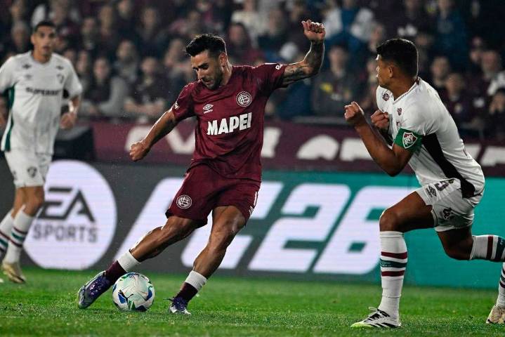 Lanús acertó sobre el final y venció a Fluminense en La Fortaleza
