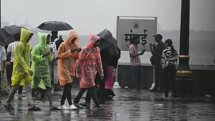 Heavy rains lash city as IMD issues orange alert for Monday