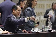 Atora Morena relevo  de mesa en San Lázaro