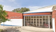 Una niña de 14 años ingresó a la escuela con un arma, realizó dos disparos y se encuentra atrincherada
