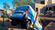 Santa Fe: robaron una ambulancia, cayeron en una pileta y se tirotearon con la Policía
