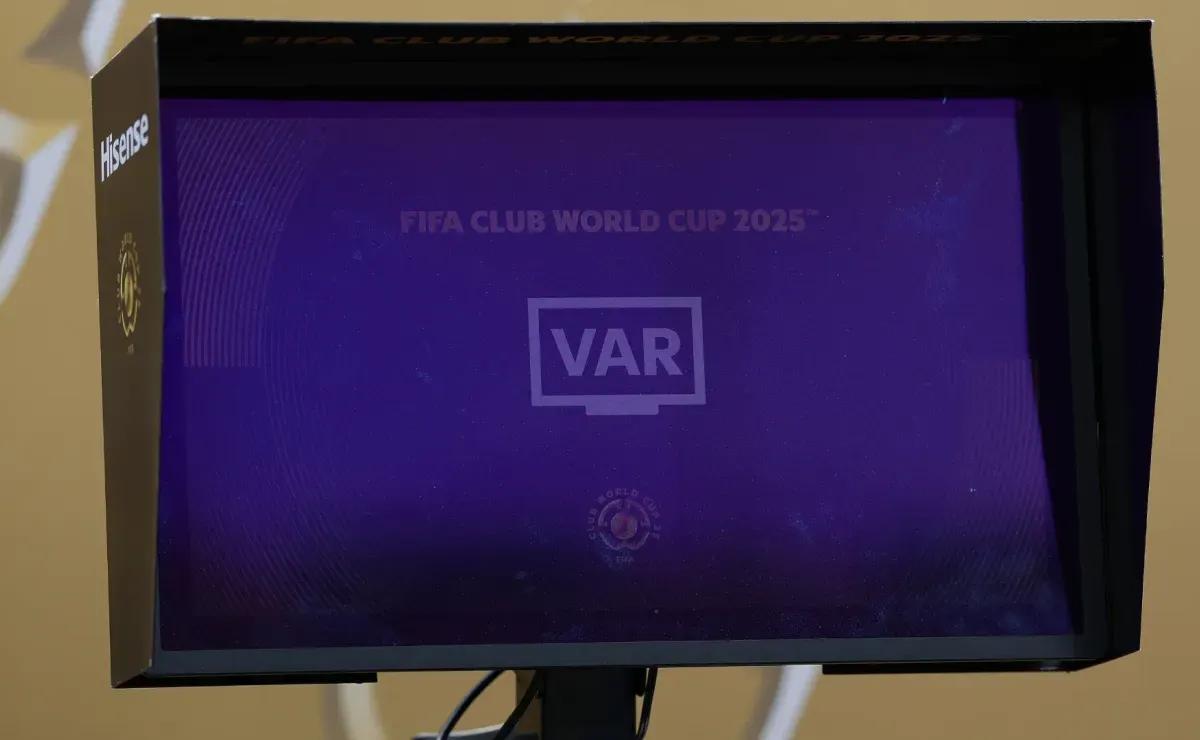 FIFA to roll out innovative ‘green card’ VAR technology at U