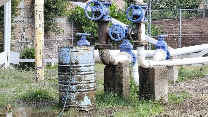 Más de un año con fuga en la cisterna de San José de Llanos; vecinos exigen atención