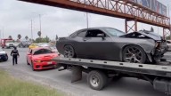 “Juego” termina en accidente vial; jóvenes destrozan autos deportivos en Fundadores