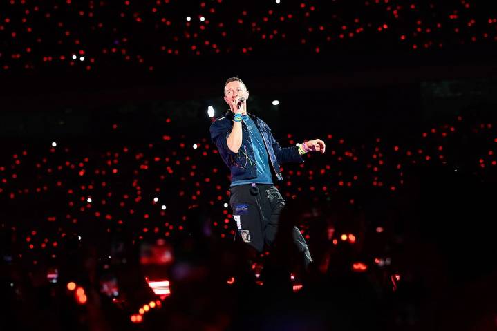 El “mortificante” momento que vivieron dos fans israelíes en el escenario durante un show de Coldplay