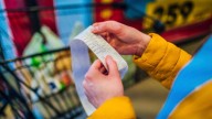 No uses tu tarjeta para pagar tu compra del supermercado, lo piden los expertos