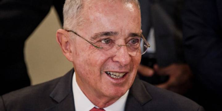 Expresidente Uribe afirmó que el país aún no ha tocado fondo bajo el gobierno de Gustavo Petro: “Estamos ante una tormenta perfecta”