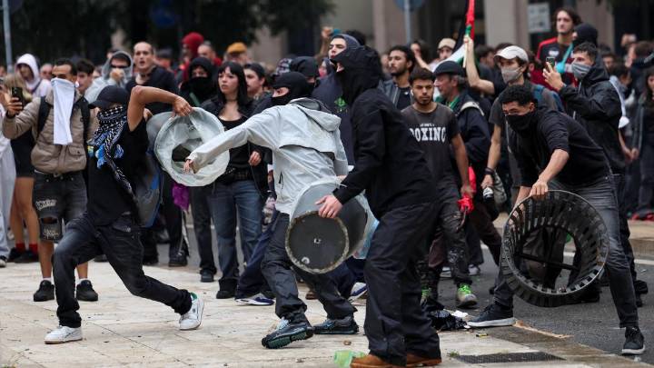 De las protestas en Italia a la ballena en Buenaventura, las imágenes del día
