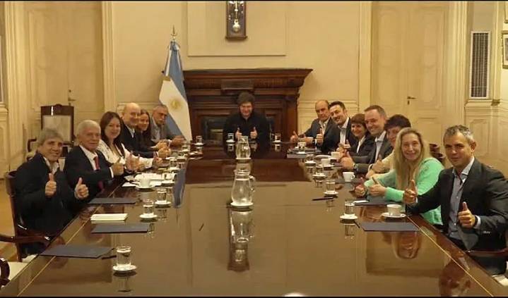 El Presidente encabezó la primera reunión de Gabinete en dos semanas y tras el escándalo de los audios