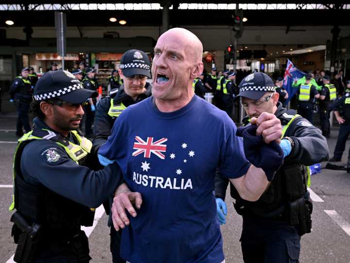 Clashes in Australia’s Melbourne as thousands rally against immigration
