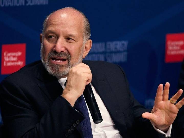 U.S. tariff uncertainty delays economic ‘power’ Lutnick predicted