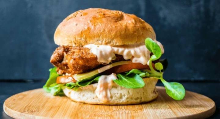 Llega el Festival del Pollo: los restaurantes compiten con su mejor Pollo Burger por el título del evento